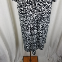 J.Jill Wearever Collection Stretch Shift Dress Womens M Black & White Abstract